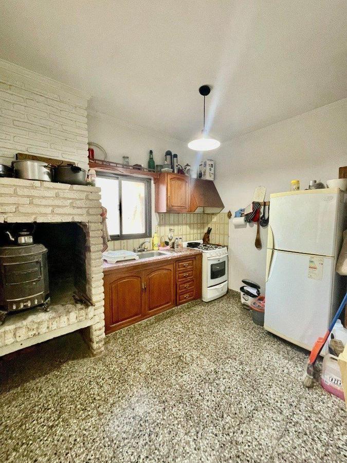 En Venta! Casa con 2 Departamentos en Barrio San Cayetano, Frente Al Paseo Cuyo 5