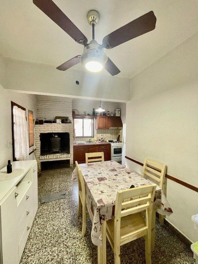En Venta! Casa con 2 Departamentos en Barrio San Cayetano, Frente Al Paseo Cuyo 2