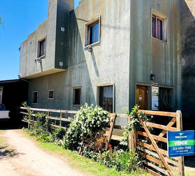 Casa con Oficina y Galpon 1