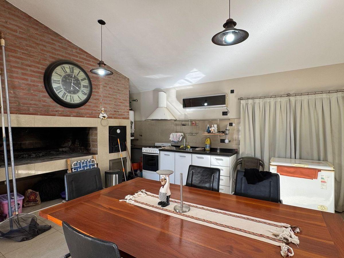 Venta Casa Tres Dorm. con Pileta en Country San Isidro Villa Allende 3