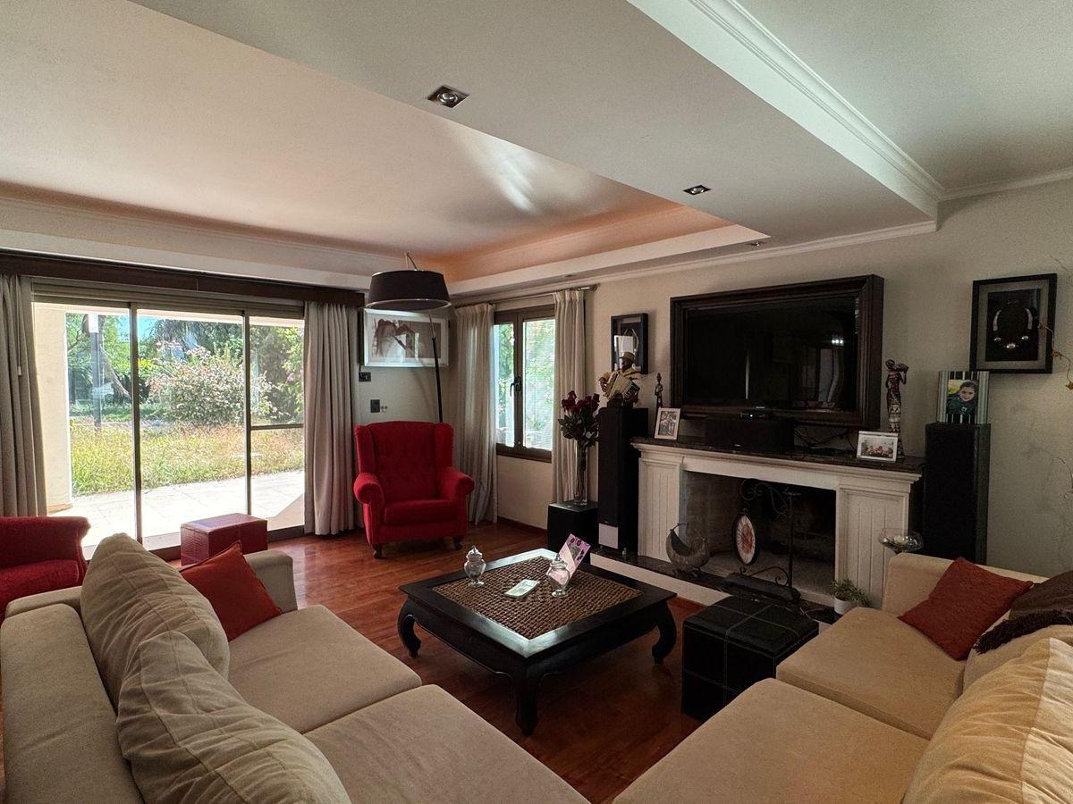 Venta Casa Tres Dorm. con Pileta en Country San Isidro Villa Allende 5
