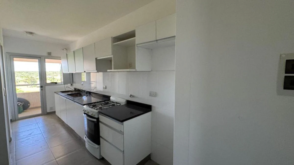 Foto de Venta departamento dos dormitorios con cochera en complejo Milenica IV, imagen 3