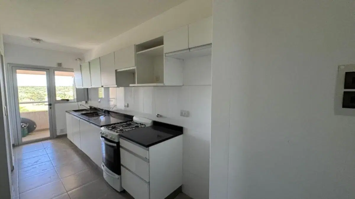 Venta departamento dos dormitorios con cochera en complejo Milenica IV autopista Córdoba Carlos Paz 2