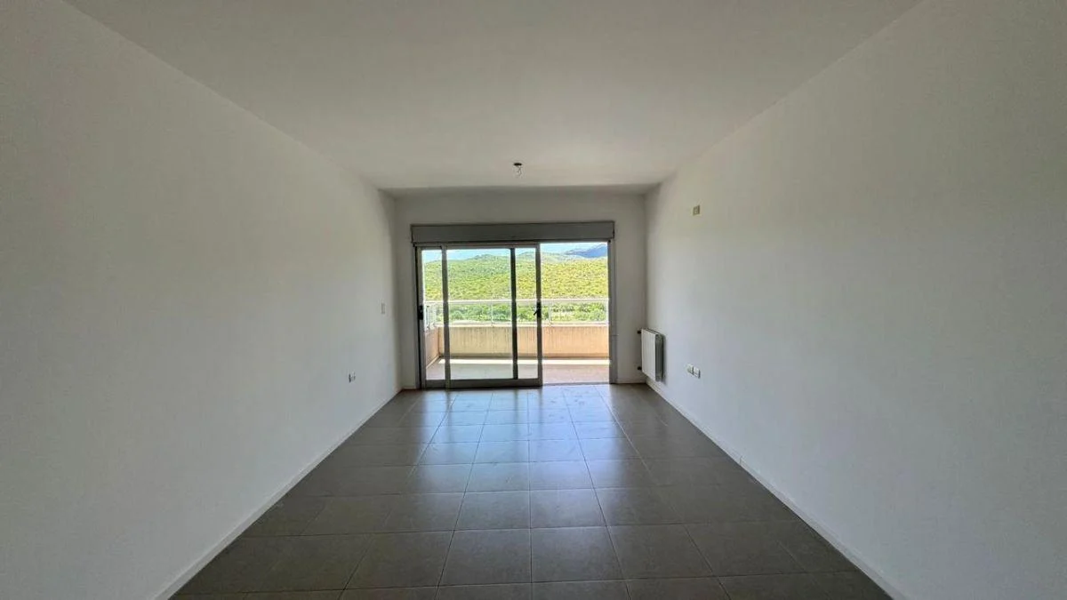 Foto de Venta departamento dos dormitorios con cochera en complejo Milenica IV, imagen 2
