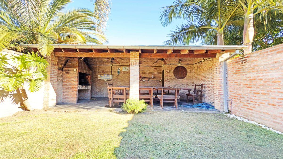 Foto de Excelente Casa en el Bajo de Acassuso, actualizada en 2022 con jardín, imagen 4