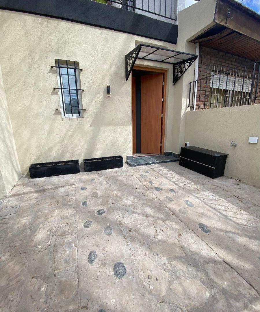 Foto de PH A ESTRENAR CON JARDÍN, GALERÍA, COCHERA – VILLA ADELINA, A 2 CUADRAS, imagen 3