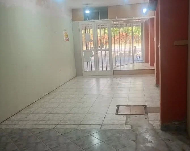 Alquilo Salón comercial 4