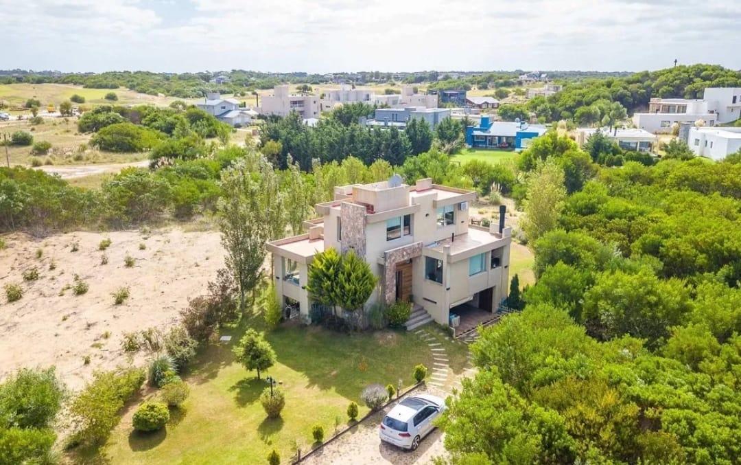 Casa en Venta, 4 Ambientes en Costa Esmeralda 3