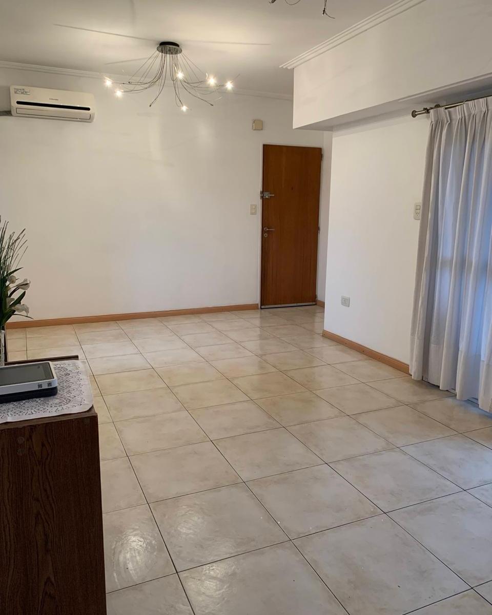 Foto de DEPARTAMENTO DE 3 AMBIENTES CON COCHERA EN VENTA EN LANÚS ESTE, imagen 3
