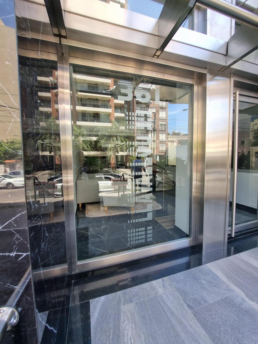 Departamento de 2 ambientes de categoría en venta con cochera en Lanús oeste