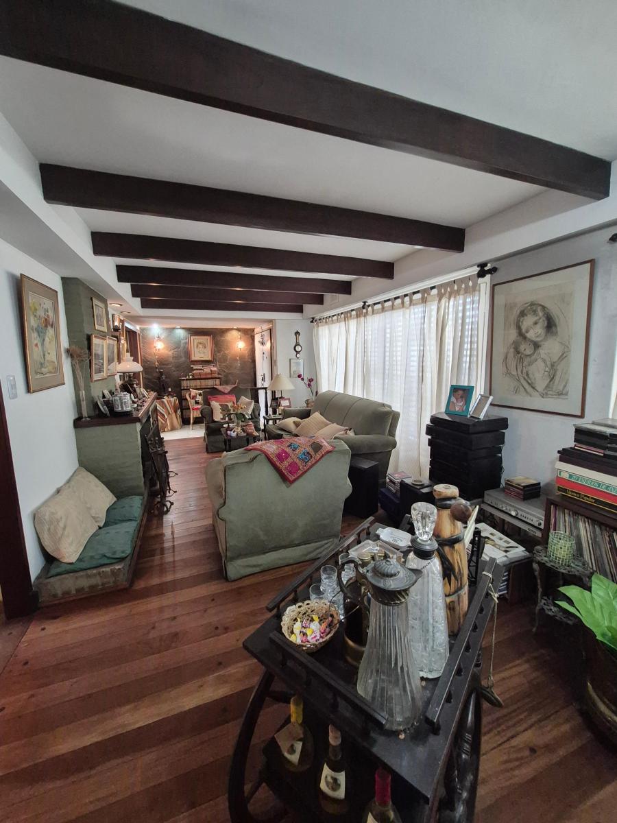 Casa de 6 Ambientes con Quincho y Piscina en Venta en Lanús Este 1