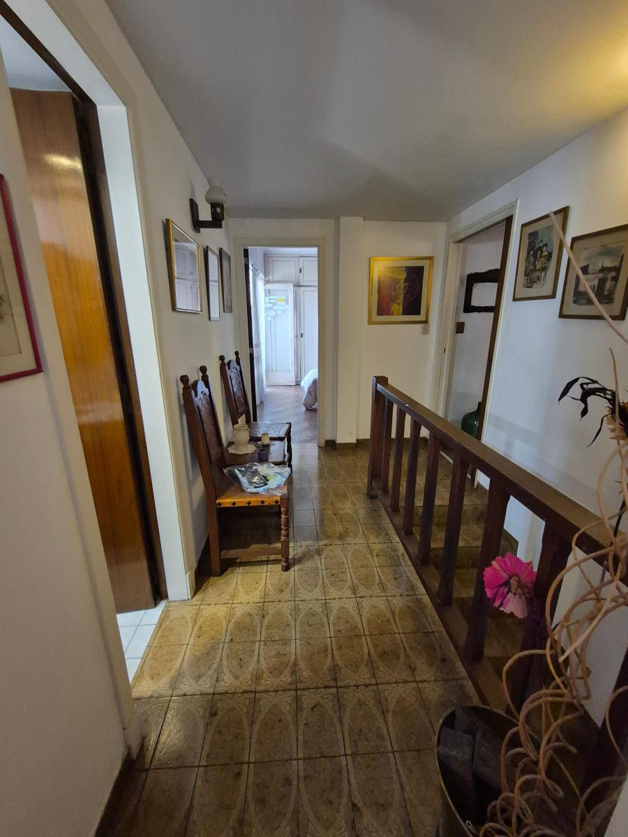 Casa de 6 Ambientes con Quincho y Piscina en Venta en Lanús Este 3