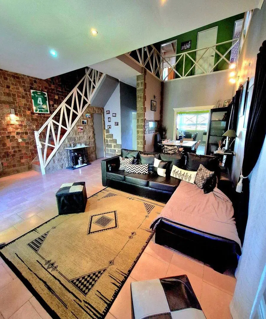 Casa de 5 ambientes con quincho y piscina en venta en Lanús Este 4