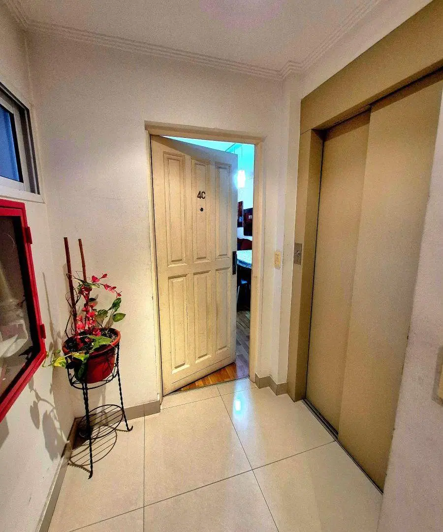 Departamento de 3 ambientes con cochera en venta en Lanús Este 5