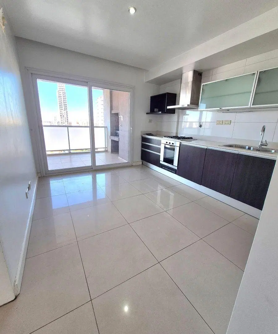 Exclusivo piso de 4 ambientes en venta en Lomas de Zamora 3