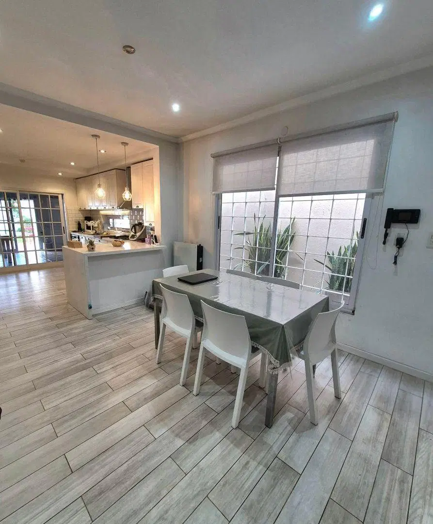 Casa de 4 ambientes con piscina y quincho en venta en Remedios de Escalada 4