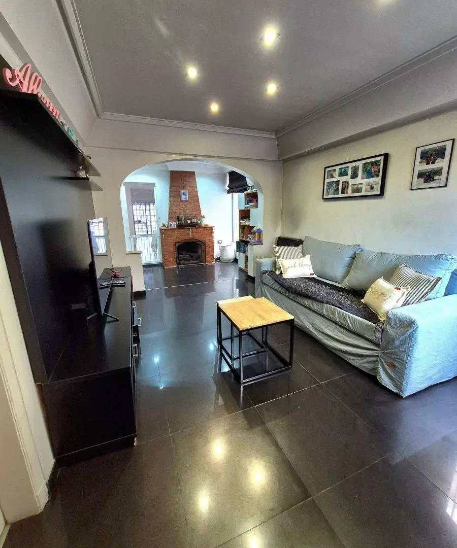 Casa de 4 ambientes con piscina y quincho en venta en Remedios de Escalada 3