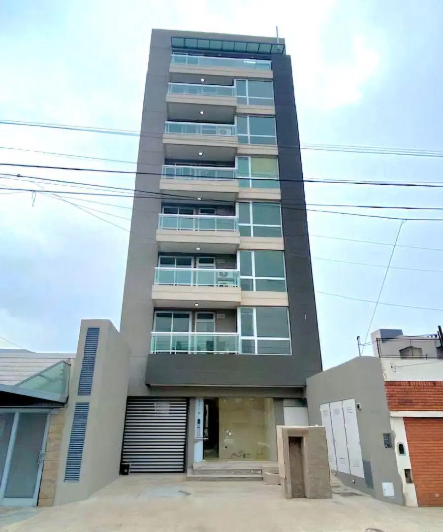 Semipiso de 2 ambientes con balcón al frente en Lanús Oeste en Venta 4