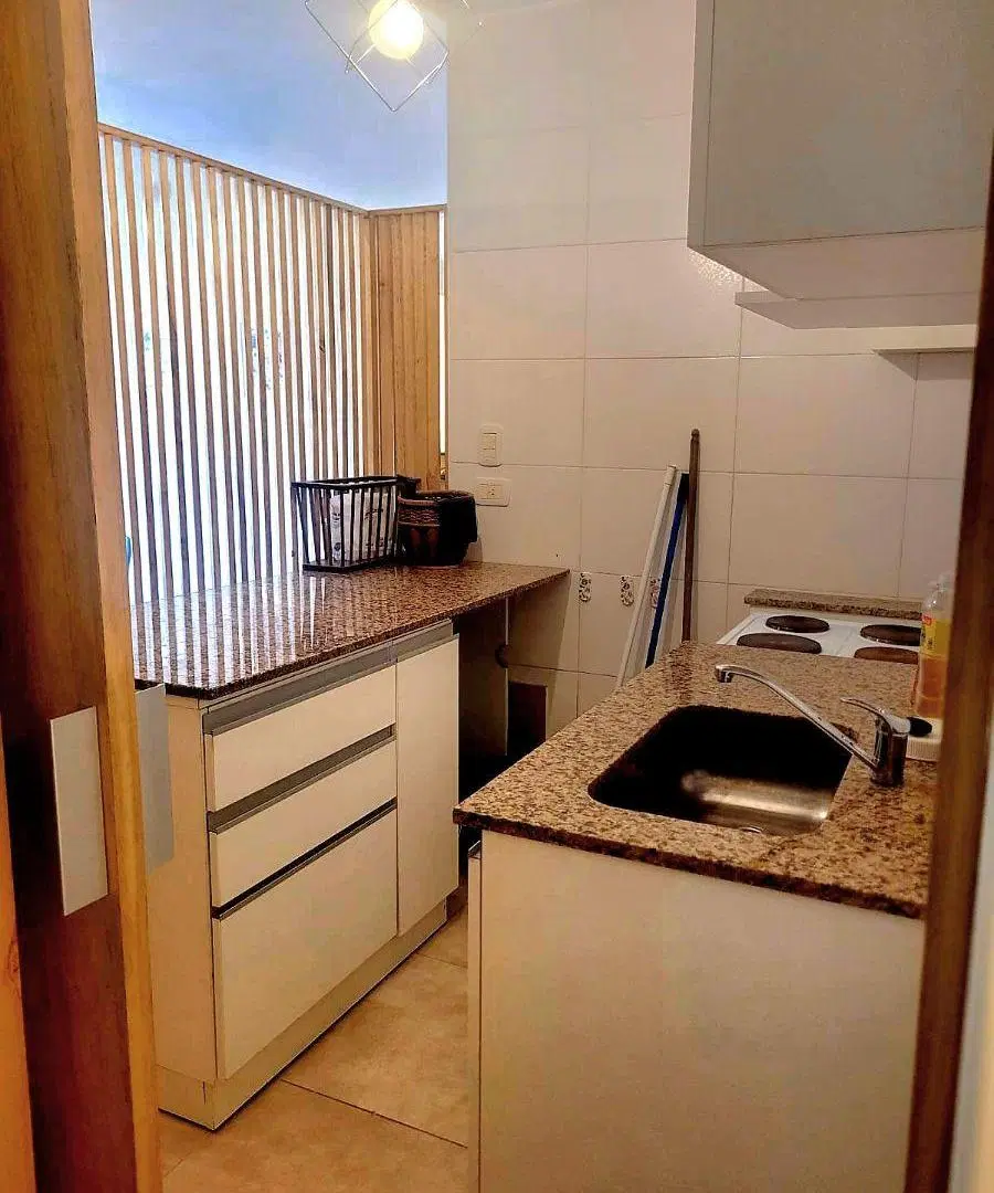 Departamento de 2 ambientes con 5 cocheras en venta en Lanús Este 3