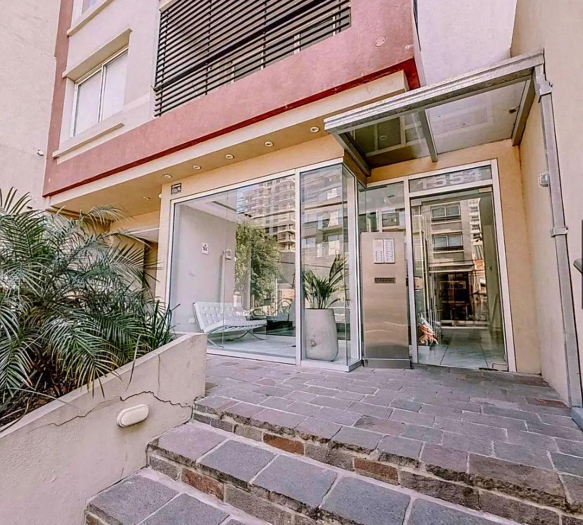 Departamento de 2 ambientes con 5 cocheras en venta en Lanús Este 4