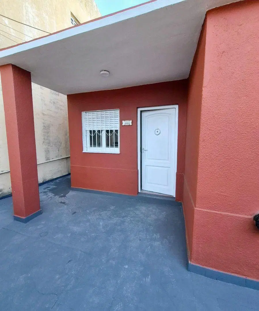 Casa de 3 ambientes en venta con jardín y parque en Lanús Este 3