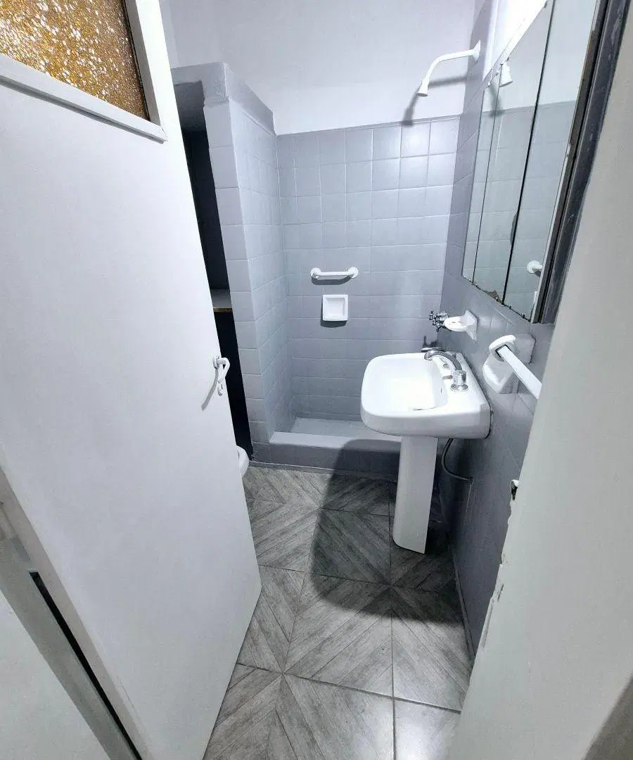 Casa de 3 ambientes en venta con jardín y parque en Lanús Este 5