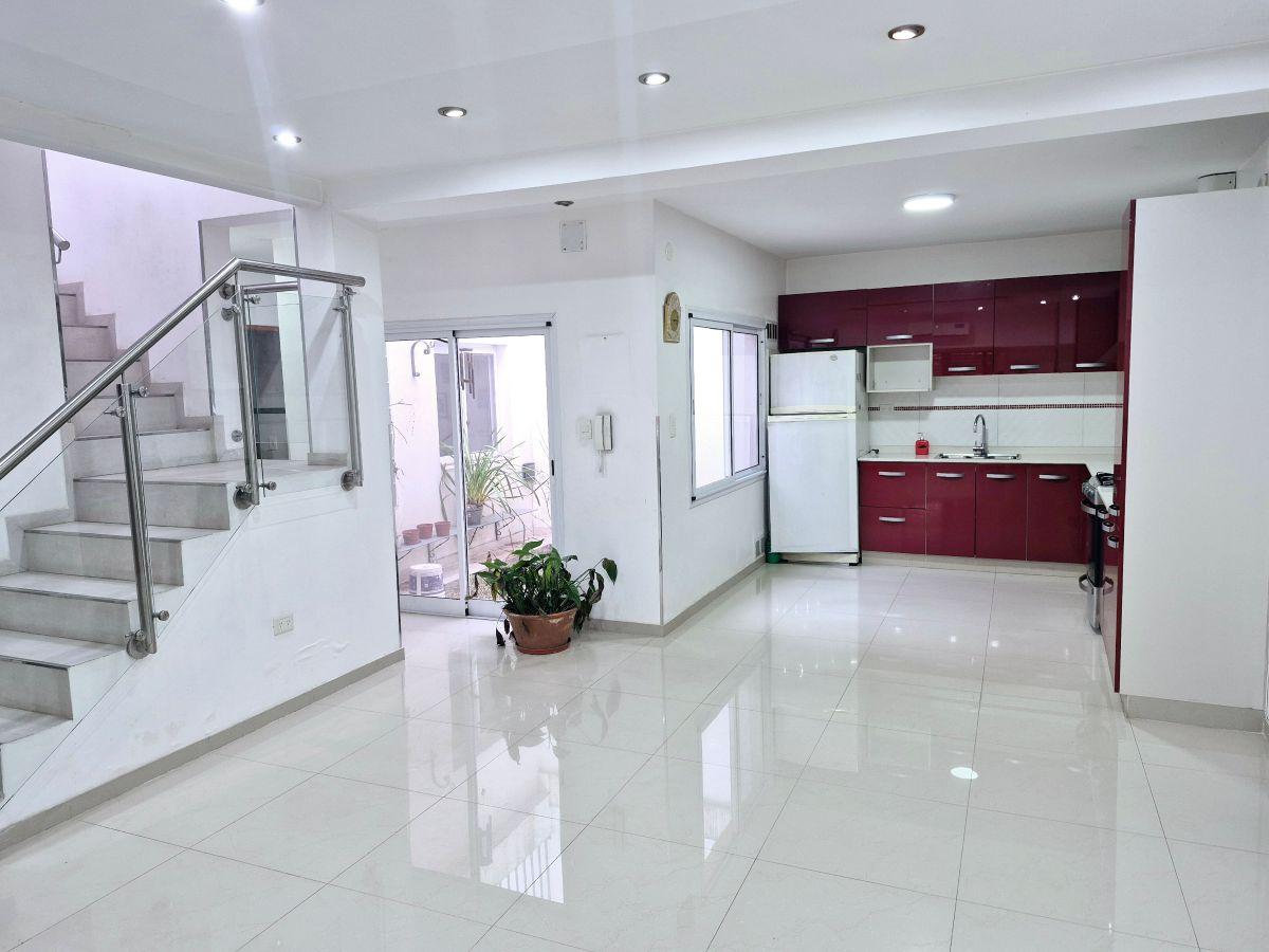 Foto de Casa de 4 ambientes en venta en Lanús oeste, imagen 2