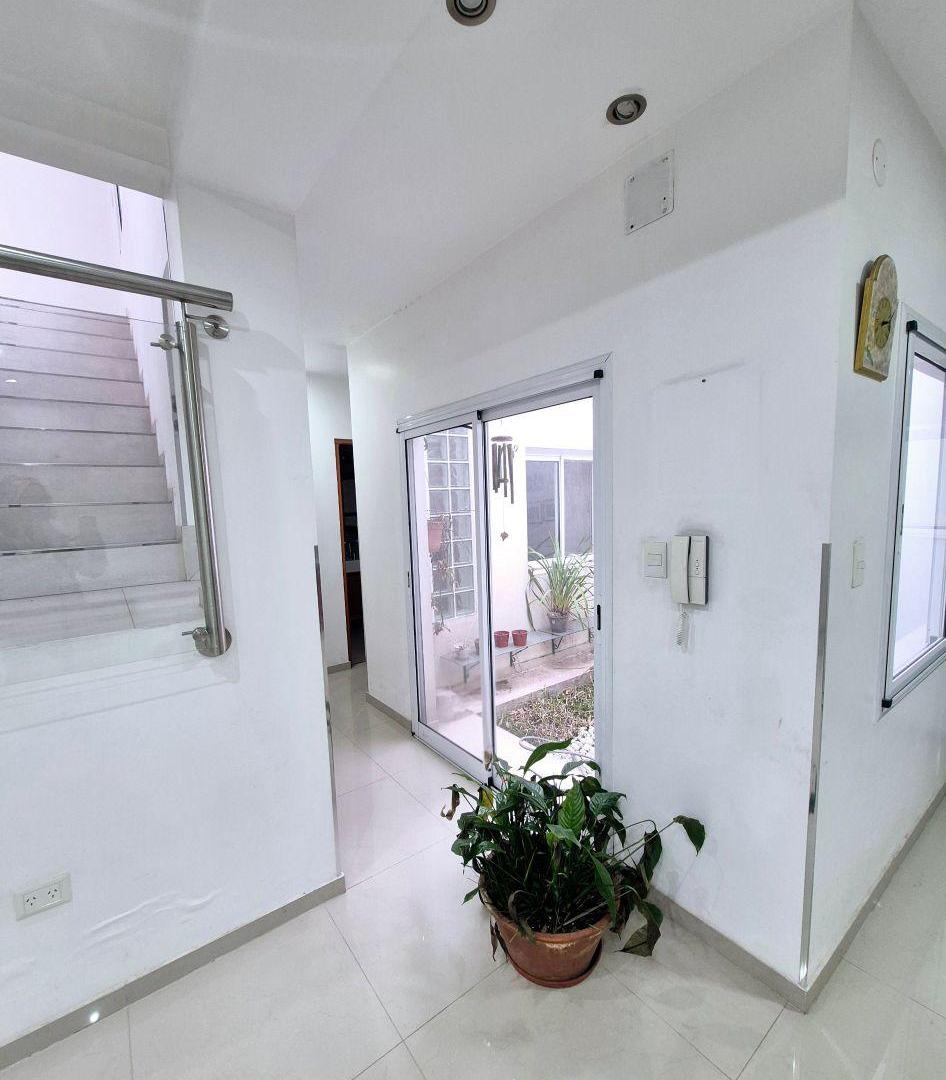 Foto de Casa de 4 ambientes en venta en Lanús oeste, imagen 4