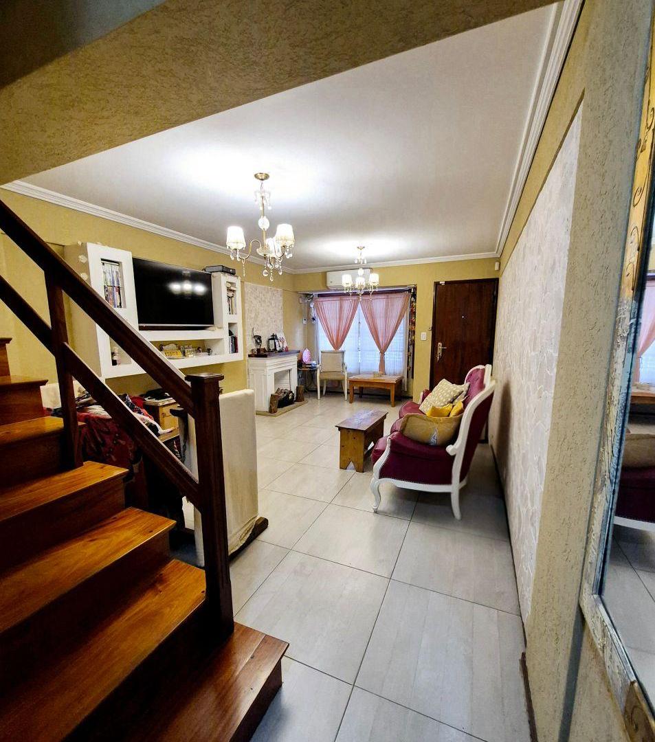 Foto de PH / TRIPLEX de 4 ambientes en venta en Lanús Este, imagen 2