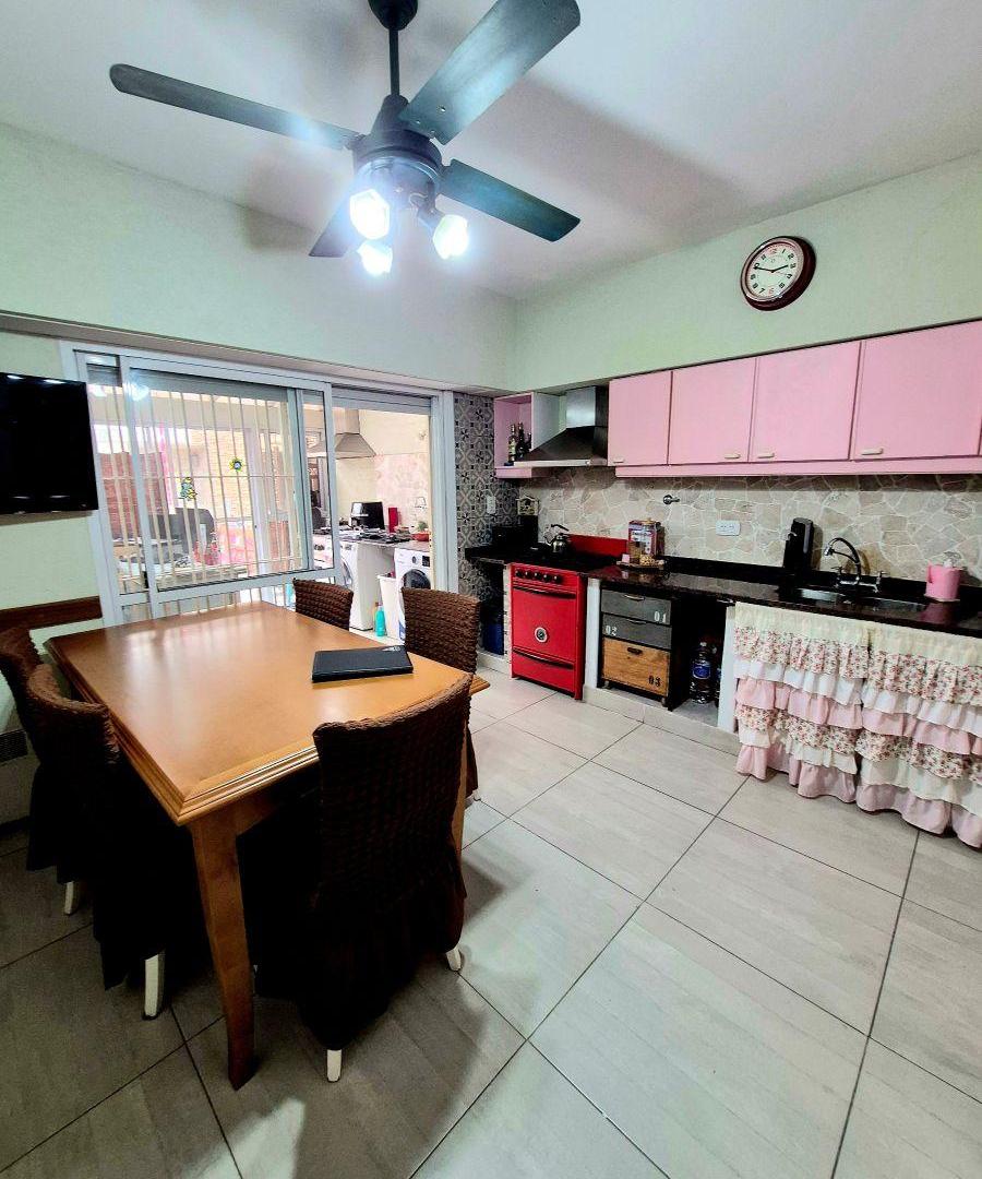 Foto de PH / TRIPLEX de 4 ambientes en venta en Lanús Este, imagen 5