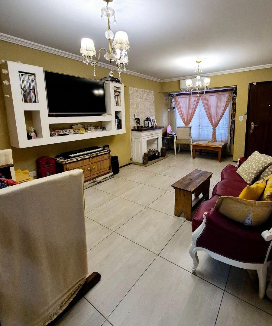 Foto de PH / TRIPLEX de 4 ambientes en venta en Lanús Este, imagen 1