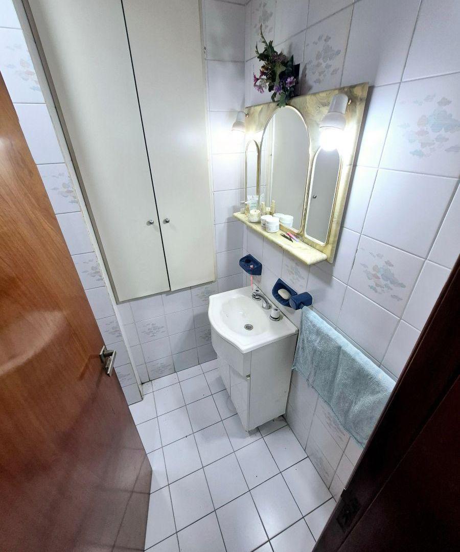 Foto de Chalet de 4 ambientes con parque y piscina en Venta Monte Chingolo, imagen 1