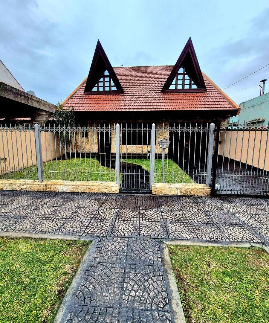Foto de Chalet de 4 ambientes con parque y piscina en Venta Monte Chingolo, imagen 3