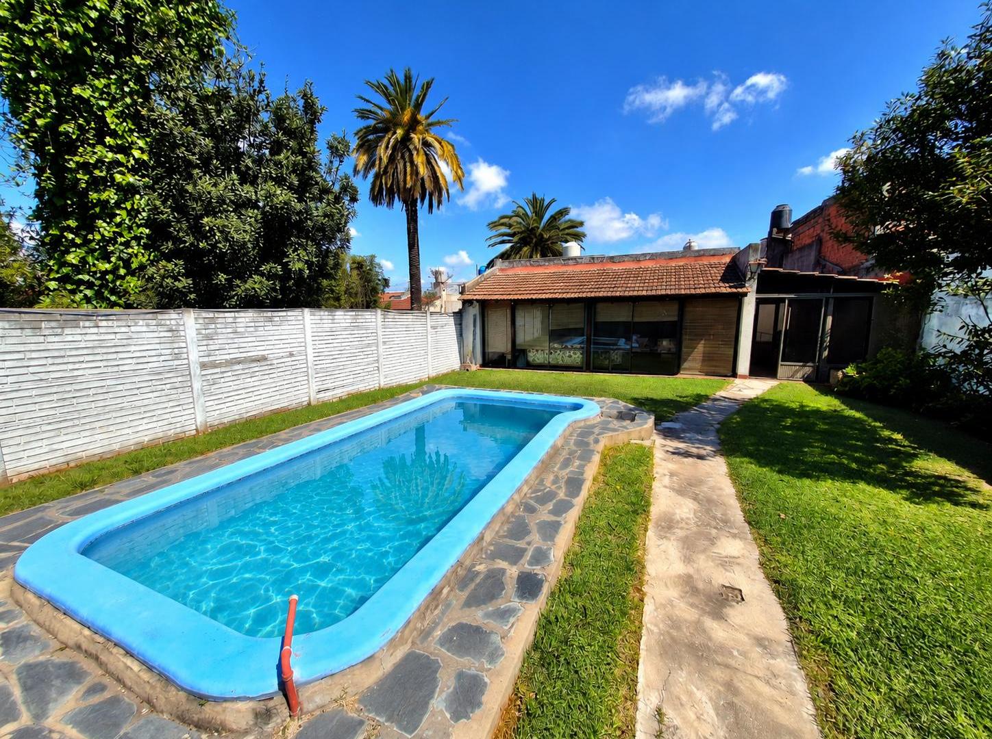 Foto de PH de 3 ambientes con parque y piscina en venta - Remedios de escalada., imagen 1