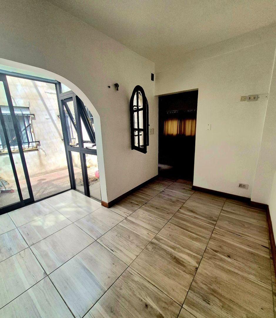 Foto de PH al frente de 3 ambientes con patio y terraza en venta, imagen 2