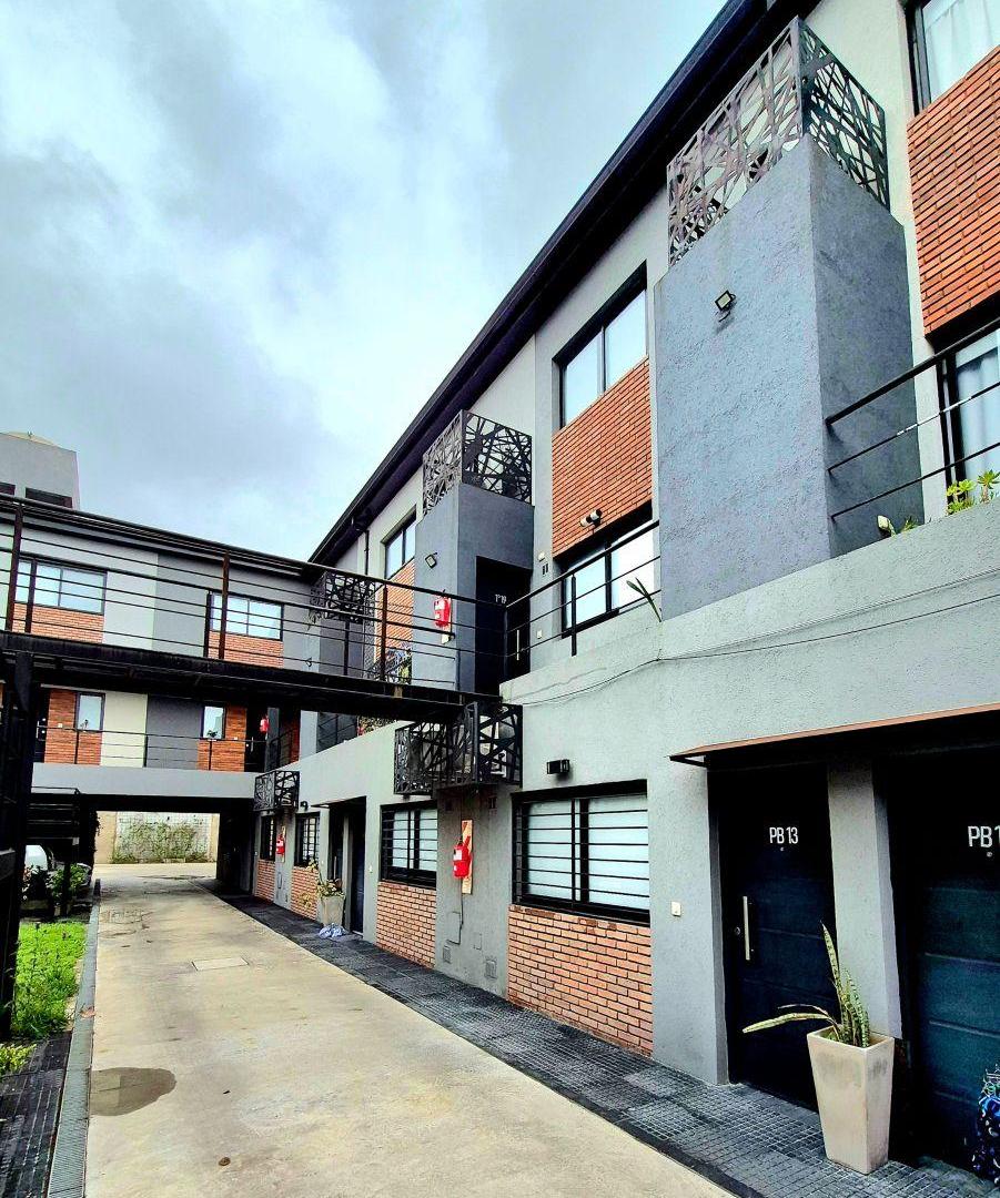 Foto de Departamento de 2 ambientes en duplex en venta en Lanús Este, imagen 1