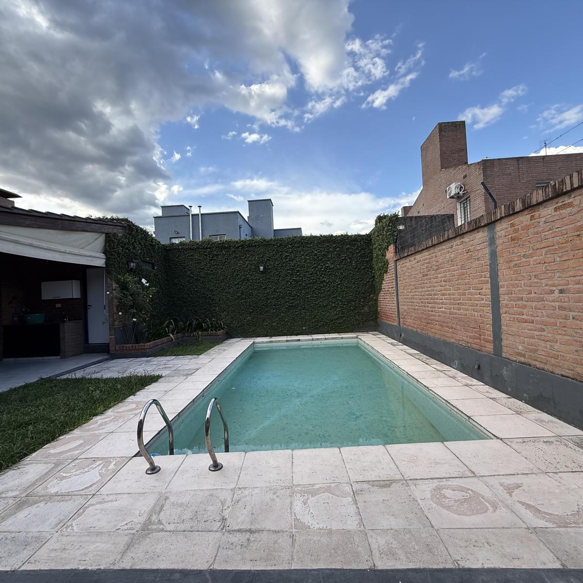 Casa en  Av. Perón