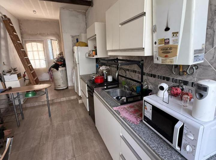 Casa con Local Comercial sobre Av. Belgrano 4