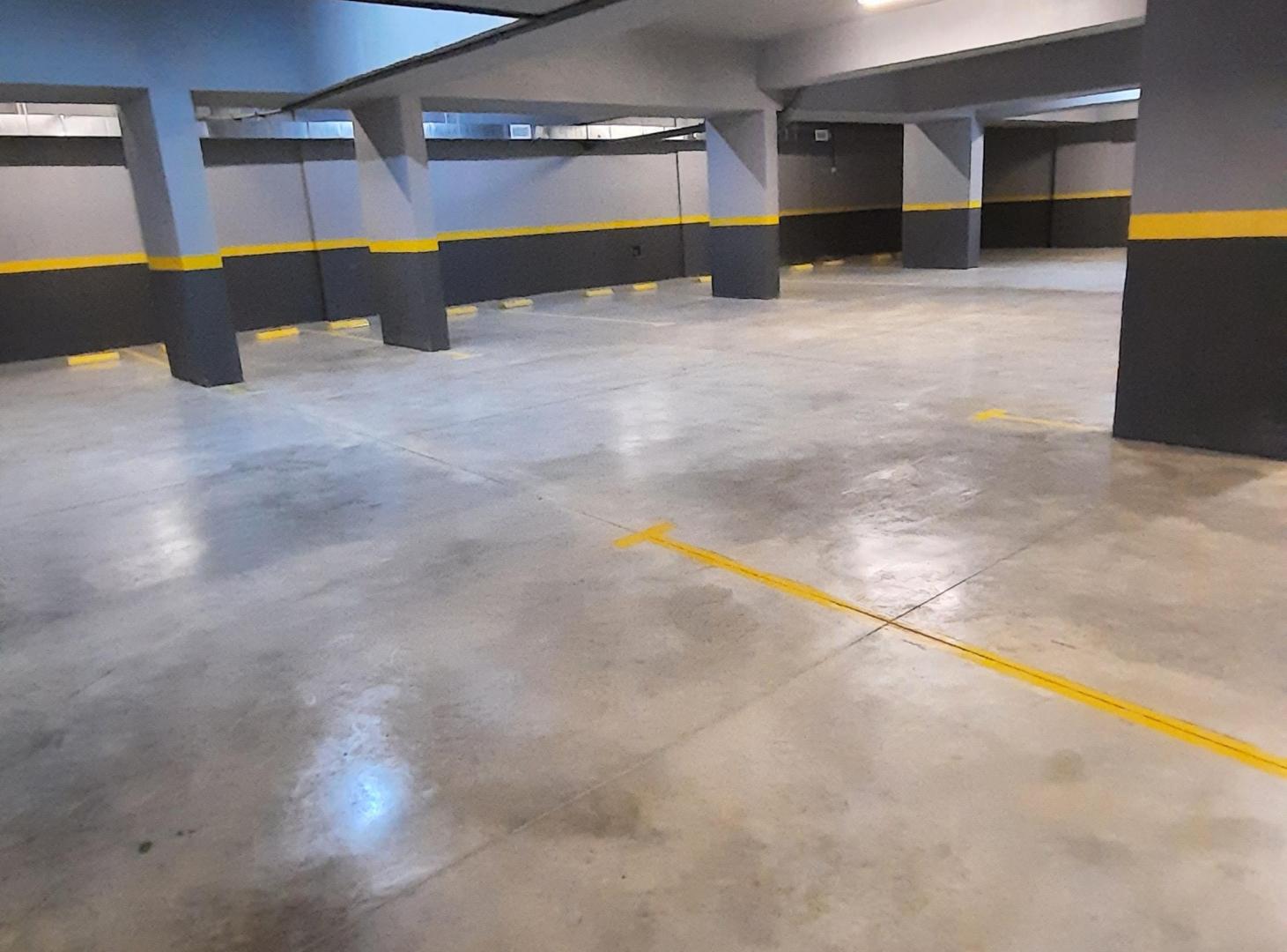 Última cochera cubierta - Seguridad 24 hs