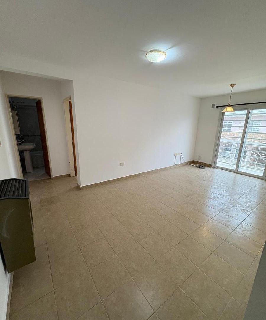 Foto de ALQUILER Departamento 1 dormitorio Zona Rio Neuquén C/PILETA, imagen 3