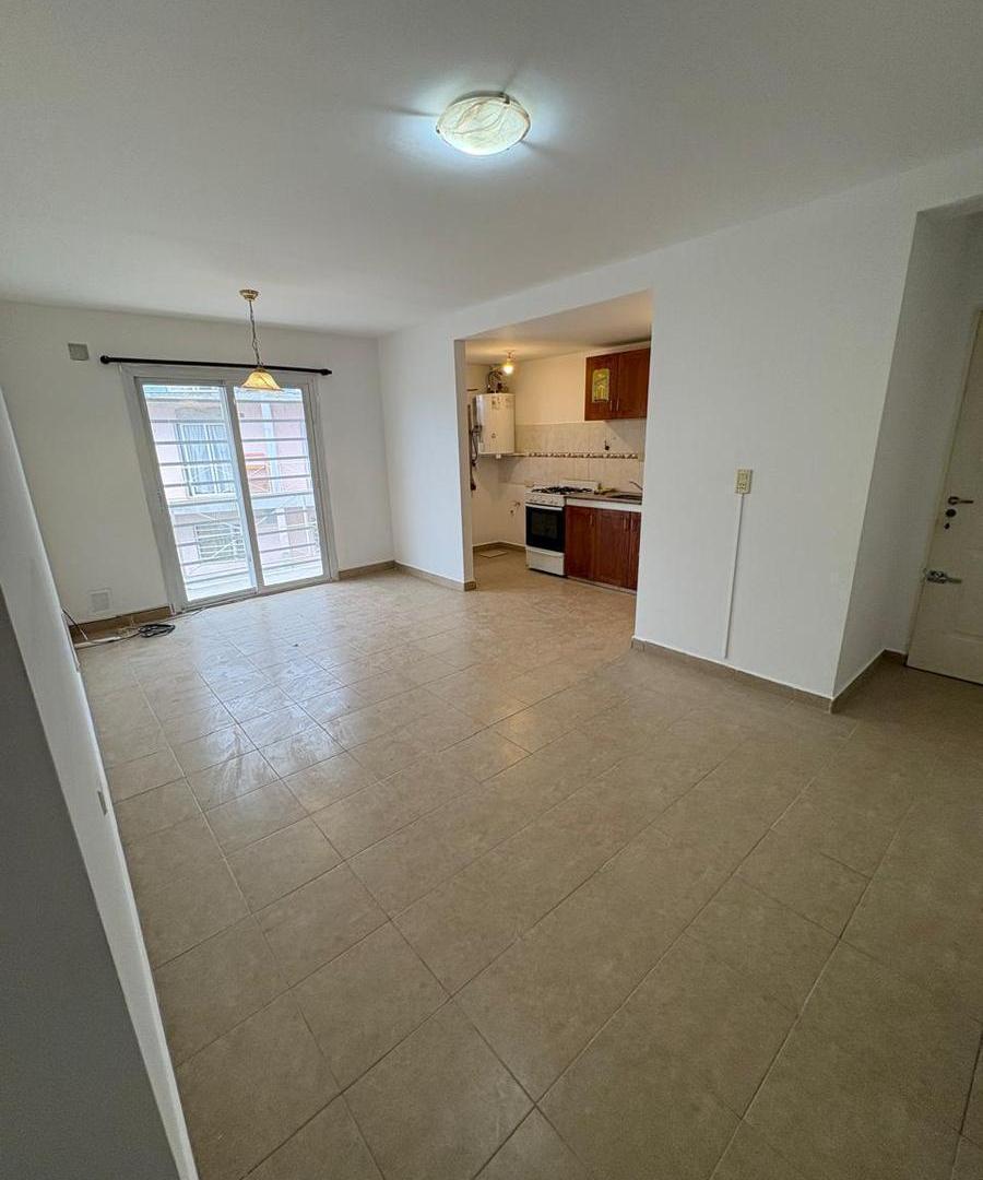 Foto de ALQUILER Departamento 1 dormitorio Zona Rio Neuquén C/PILETA, imagen 1