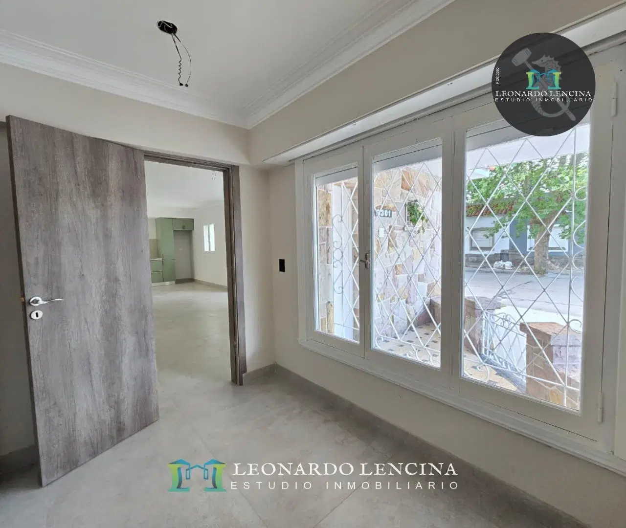 CHALET DE 4 AMB. - CON COCHERA - RECICLADO - B° SAN JOSE 5