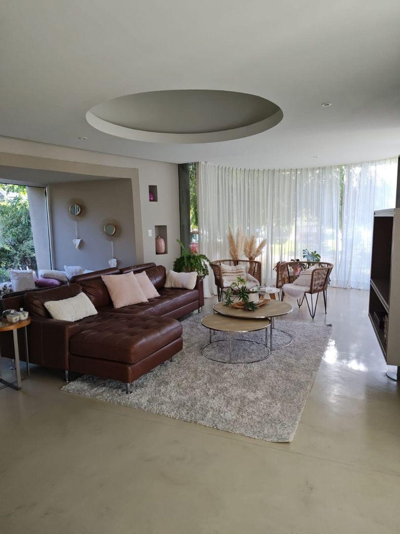 Moderna Casa en Barrio Privado La Comarca
