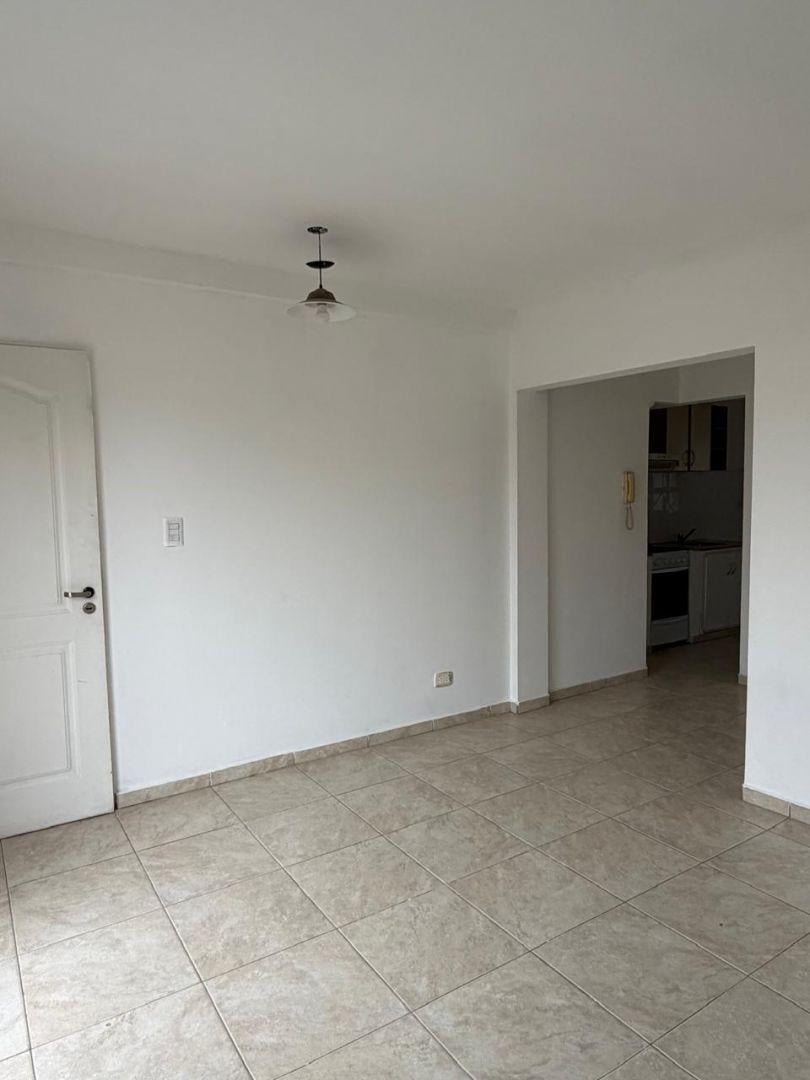 Foto de Departamento 2 ambientes. | pasaje pena al 200, imagen 1