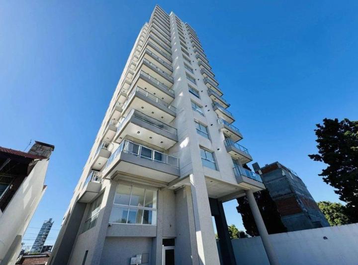 DEPARTAMENTO NUEVO. TORRE MAS ALTA DE BERAZATEGUI. 1
