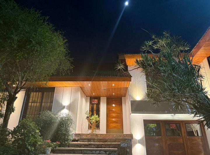 CHALET/ BARRIO INGLES EXCLUSIVO  6 AMBIENTES 5