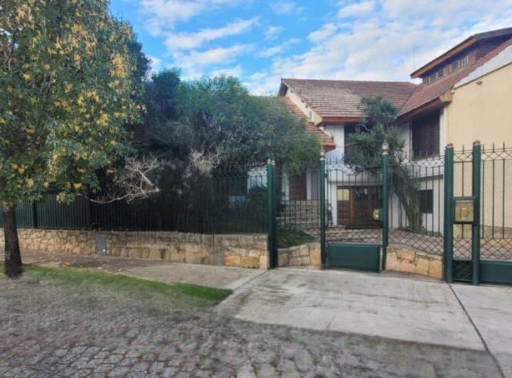 CHALET/ BARRIO INGLES EXCLUSIVO  6 AMBIENTES 4
