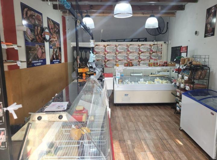 CHALET CON FABRICA, LOCAL, DEP 2 AMB Y QUINCHO 5