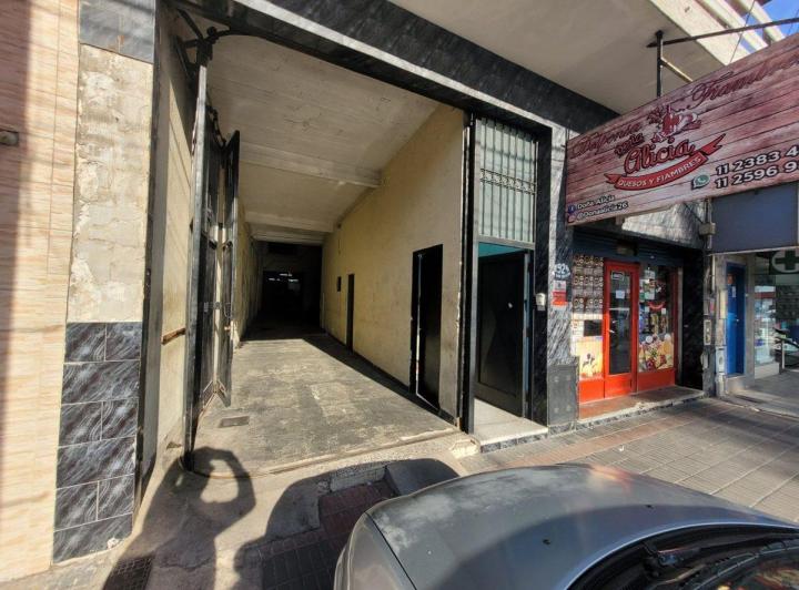 CHALET CON FABRICA, LOCAL, DEP 2 AMB Y QUINCHO 2