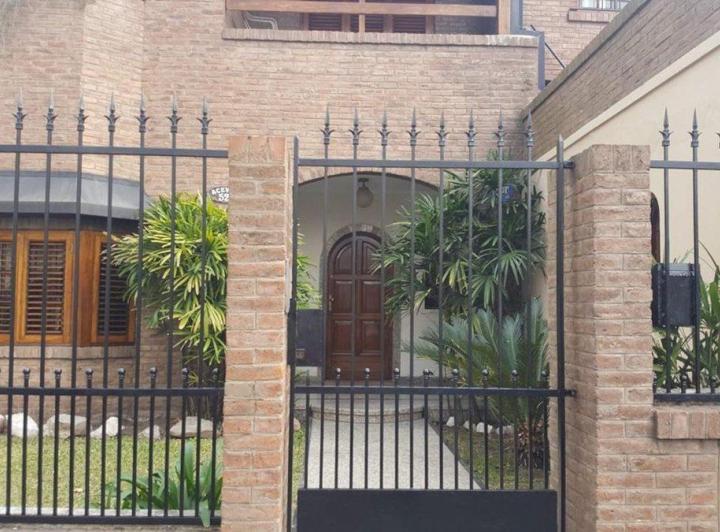 CHALET EN ZONA RESIDENCIAL EN BANFIELD OESTE 6 AMB 3